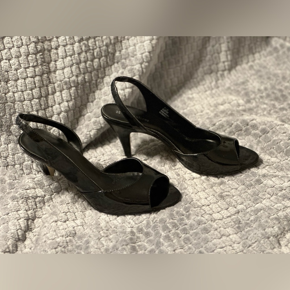 EXCELLENT CONDITION!! Naturalizer Black Patent Leather Open Toe Sling Back
